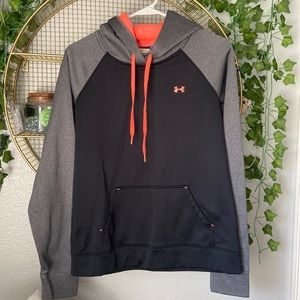 Under Armour Woman’s hoodie. Size medium. Used in like new condition.